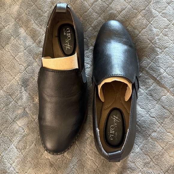 Eurosoft Shoes - Black Eurosoft Leather Slip-On Loafers with Rounded Toe